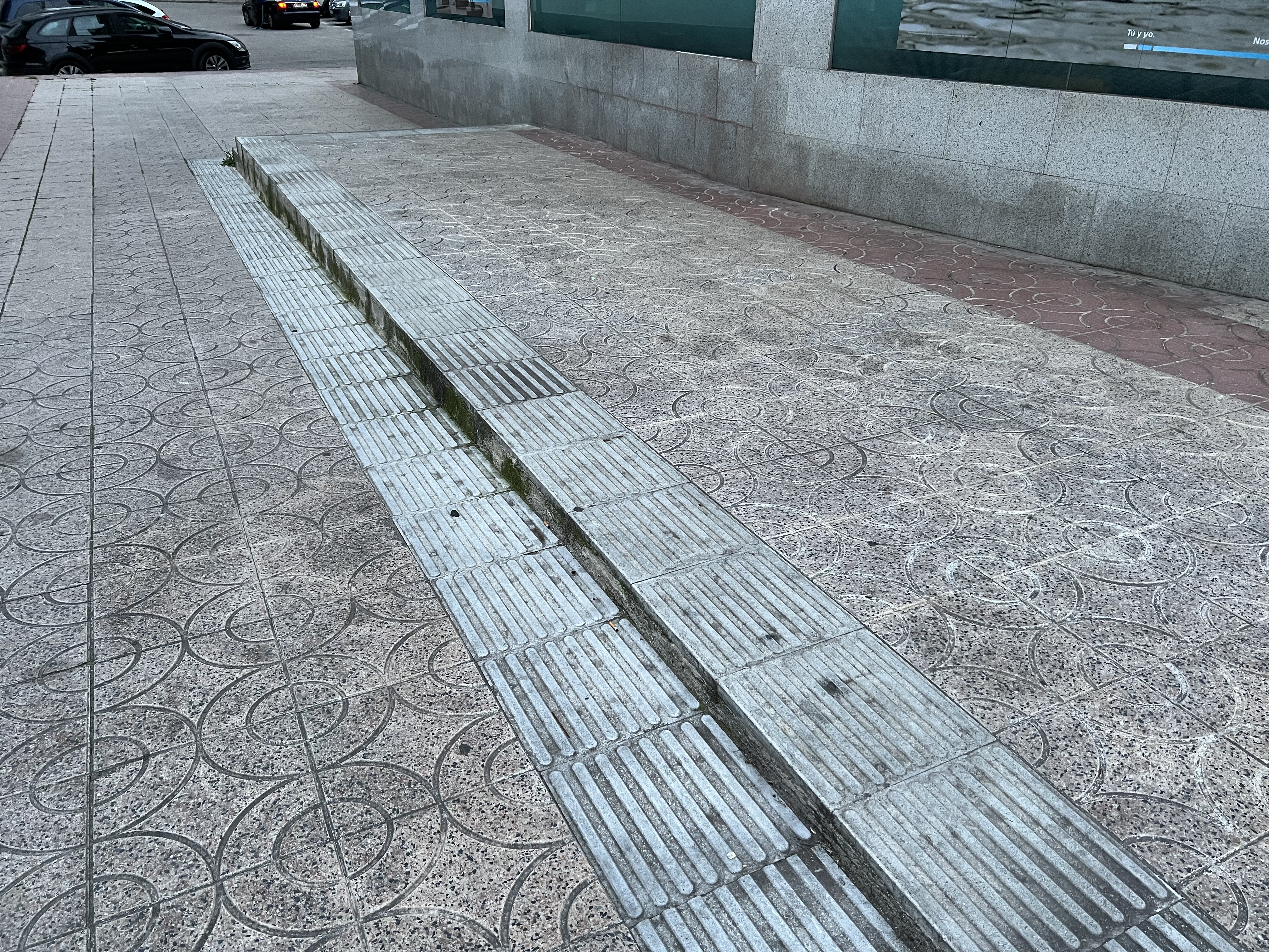 avenida de las regiones bordillo